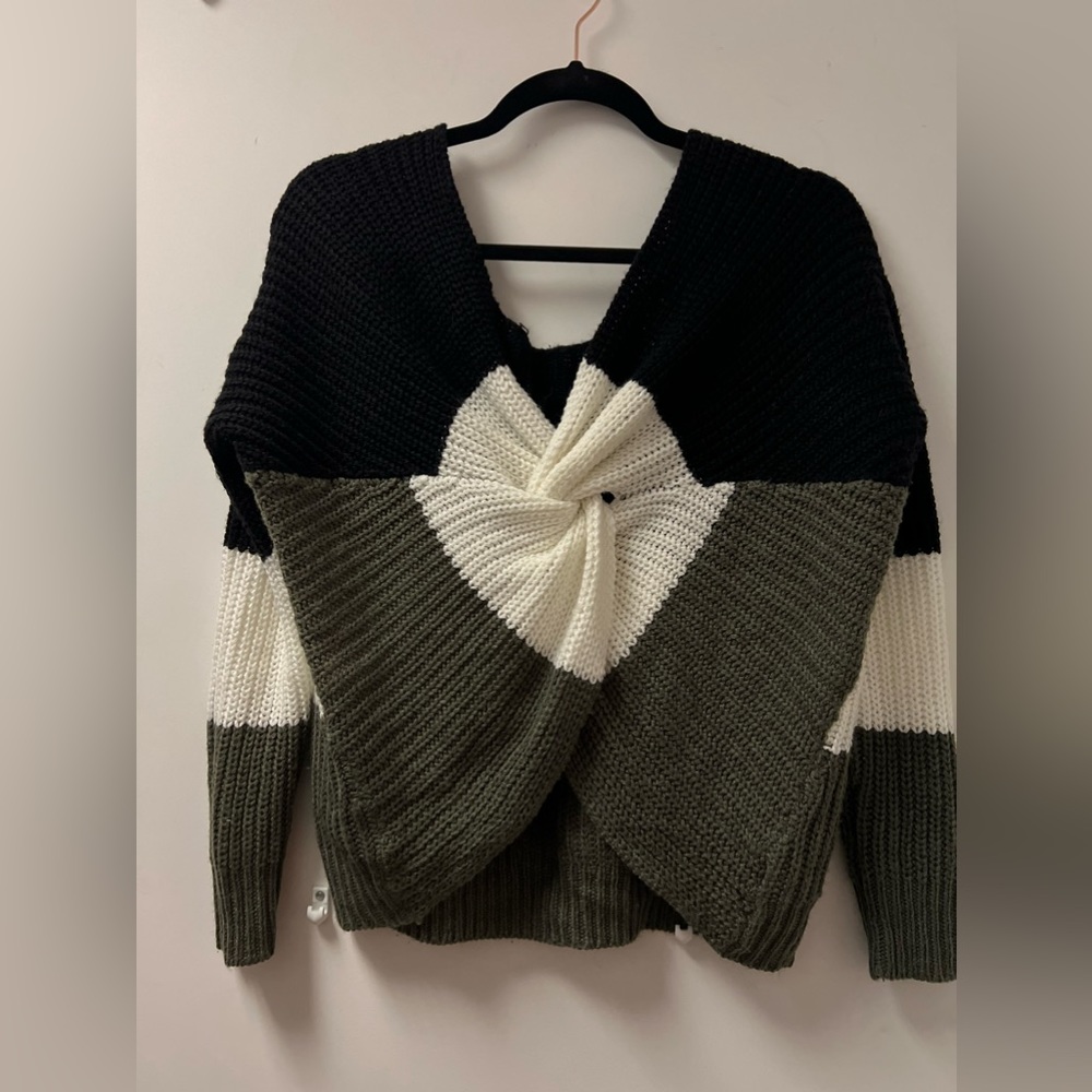 Off the Shoulder Crop Sweater M